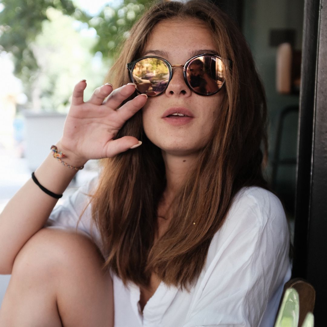 woman with polarized sunglasses
