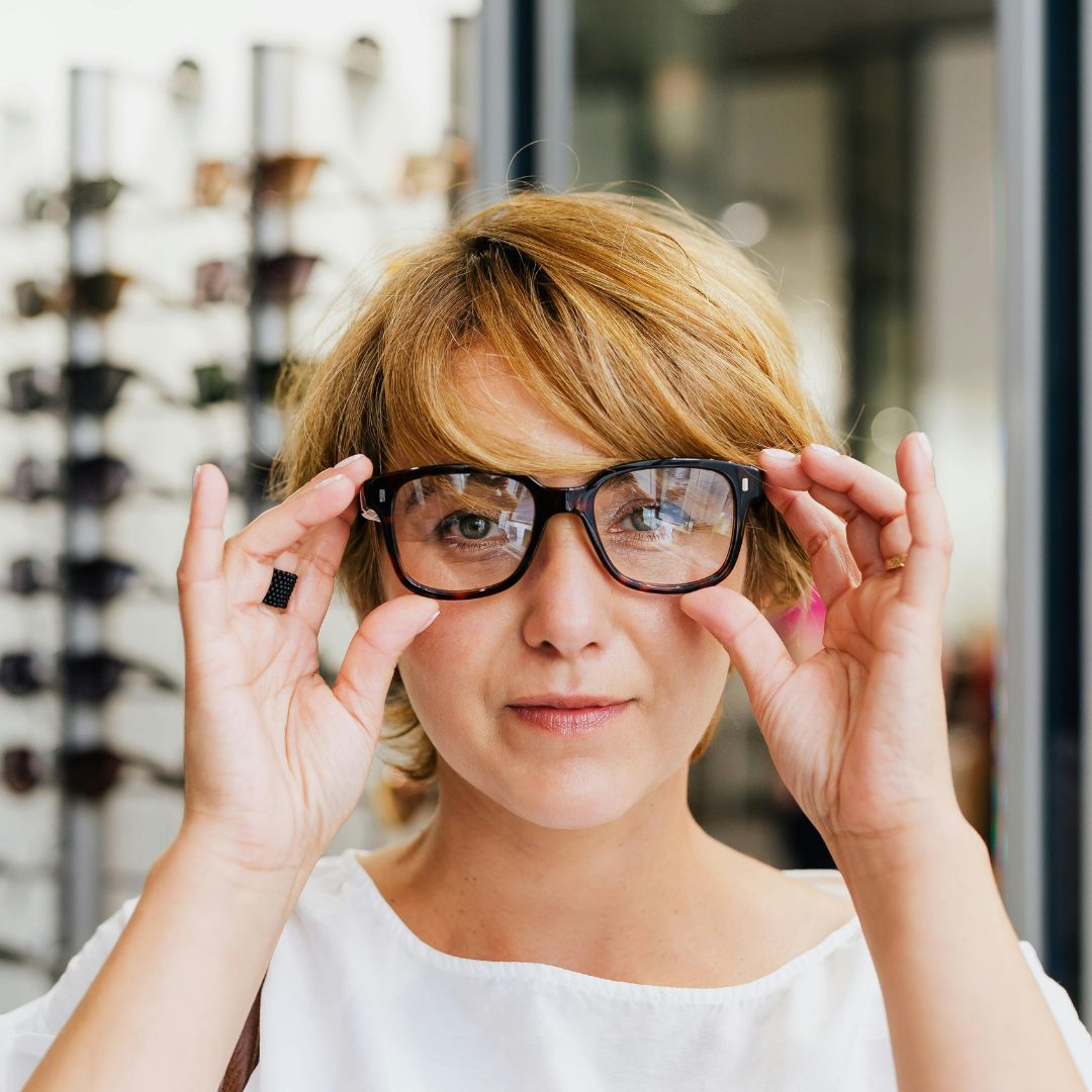 woman wearing glasses 