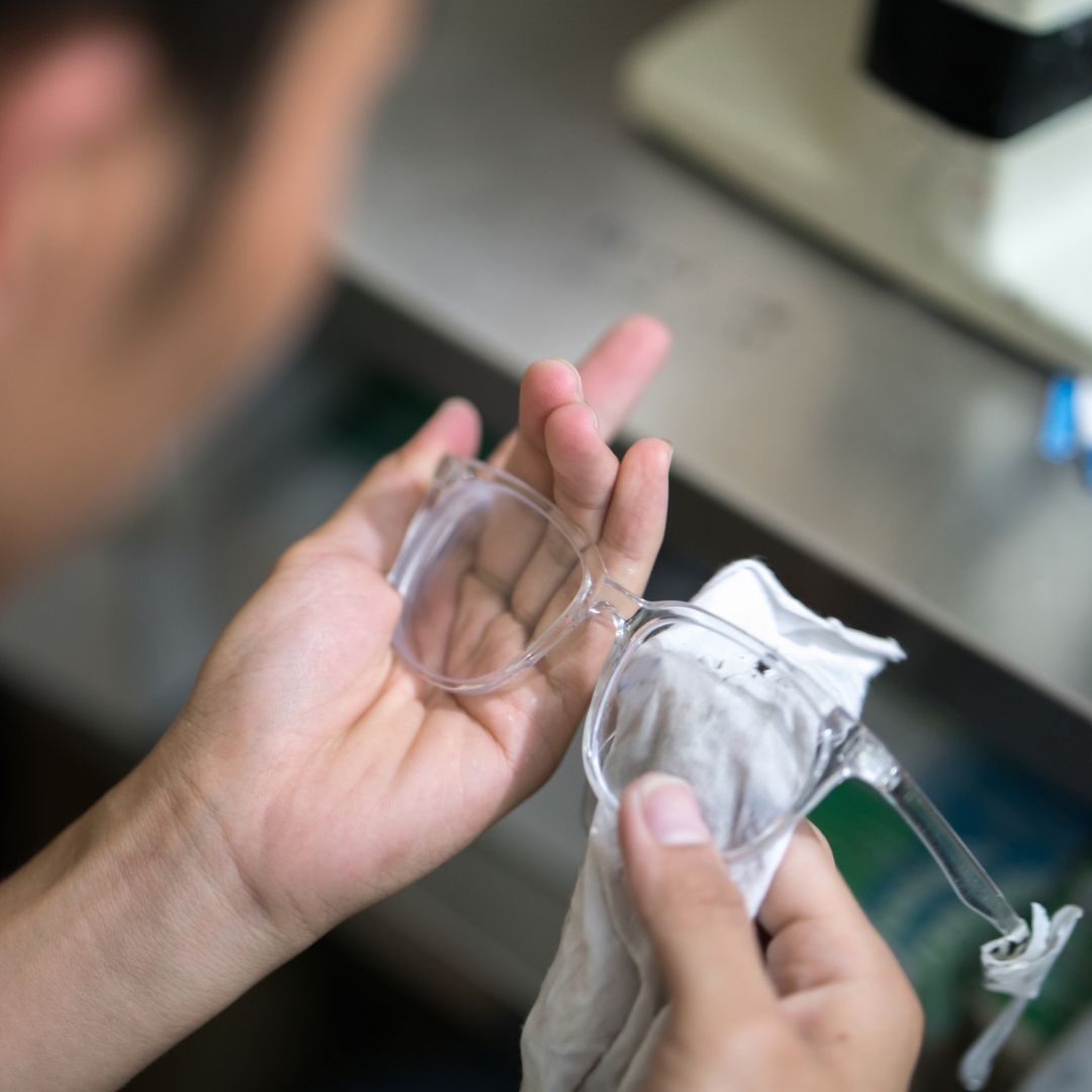 cleaning glasses